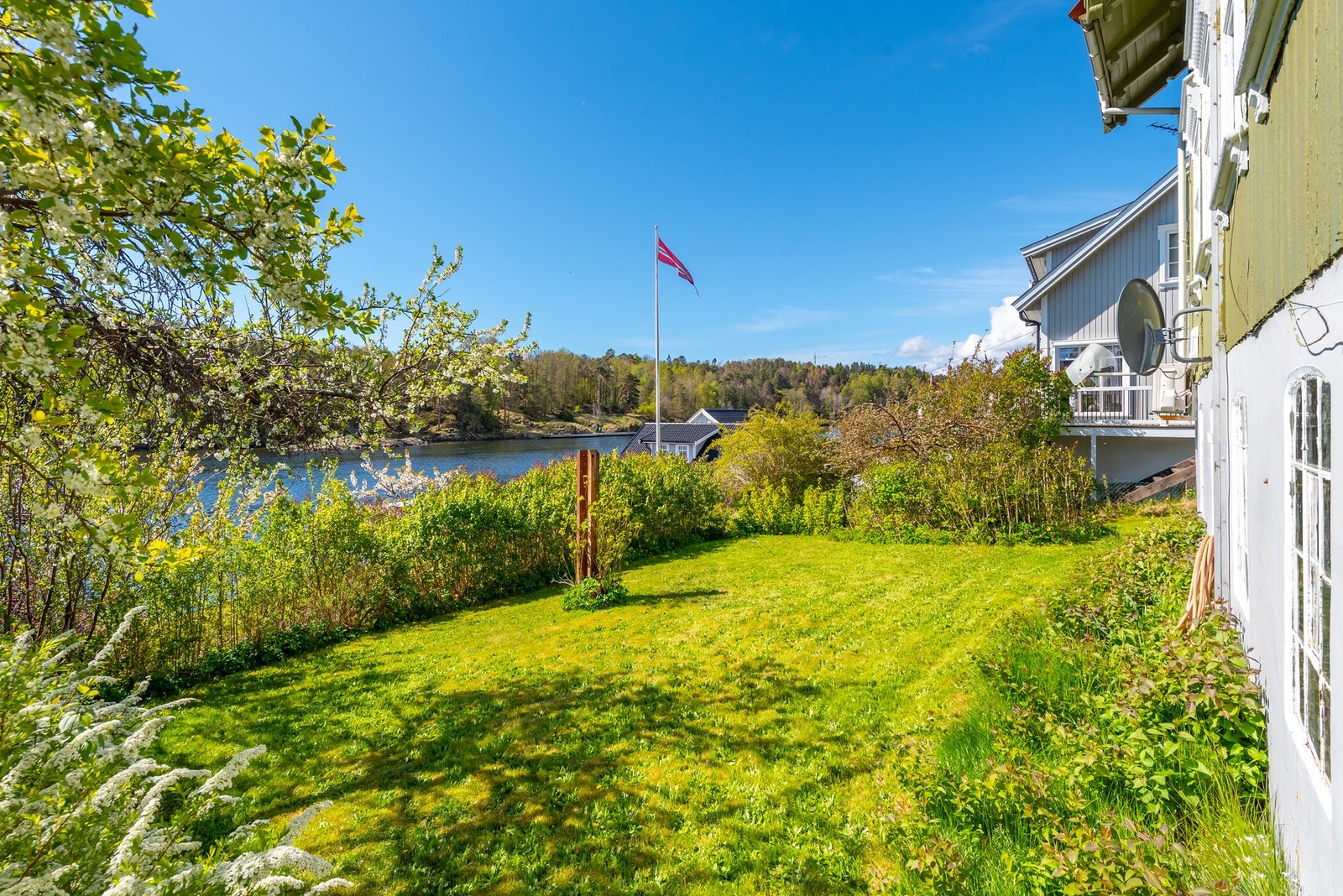 Tomta byr på flere koselige uteplasser. Galleribilde