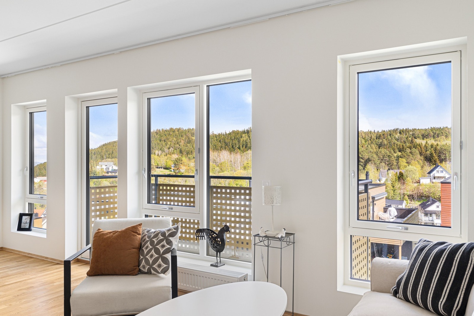 Selveierlelighet med flott beliggenhet. Gode sol og utsiktsforhold. Galleribilde