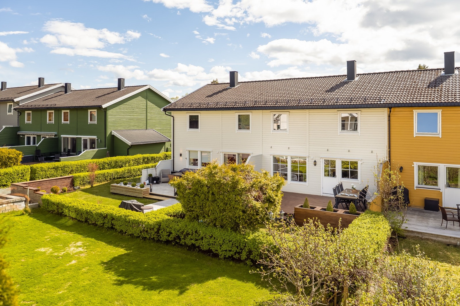 Velkommen til et lekkert og flott oppusset rekkehus med barnevennlig og rolig beliggenhet på Stavset. Galleribilde