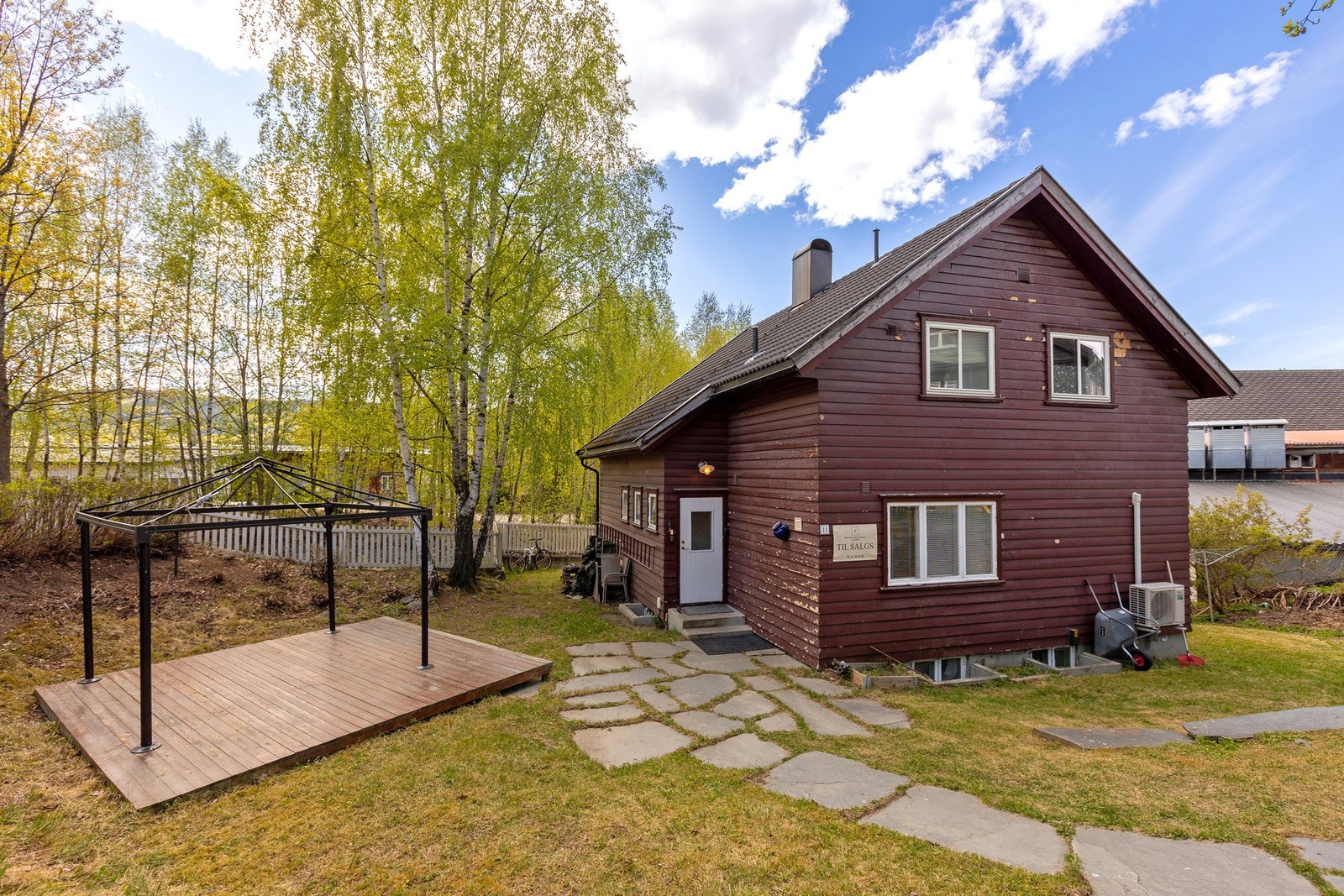 Relativt flat og bruksvennlig tomt. Galleribilde