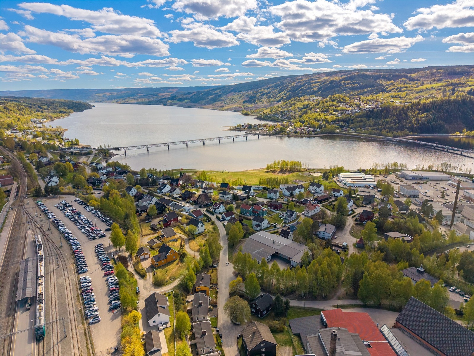 Kort vei til Mjøsa og Strandpromenaden. Galleribilde