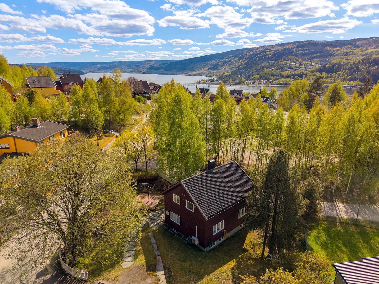 Romslig tomt på ca. 850 kvm. Galleribilde