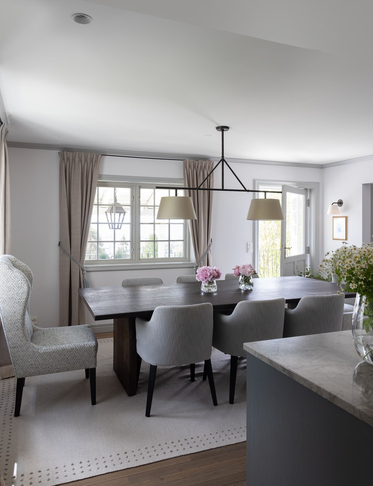 Flere av boligens overflater er malt i lekre farger med produkter fra Farrow and Ball og Fired Earth Galleribilde
