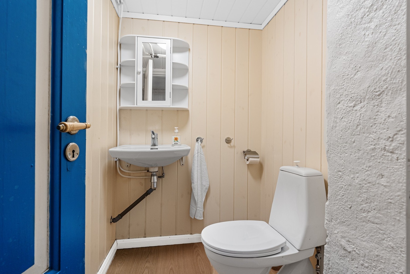 Kjeller wc med håndvask Galleribilde