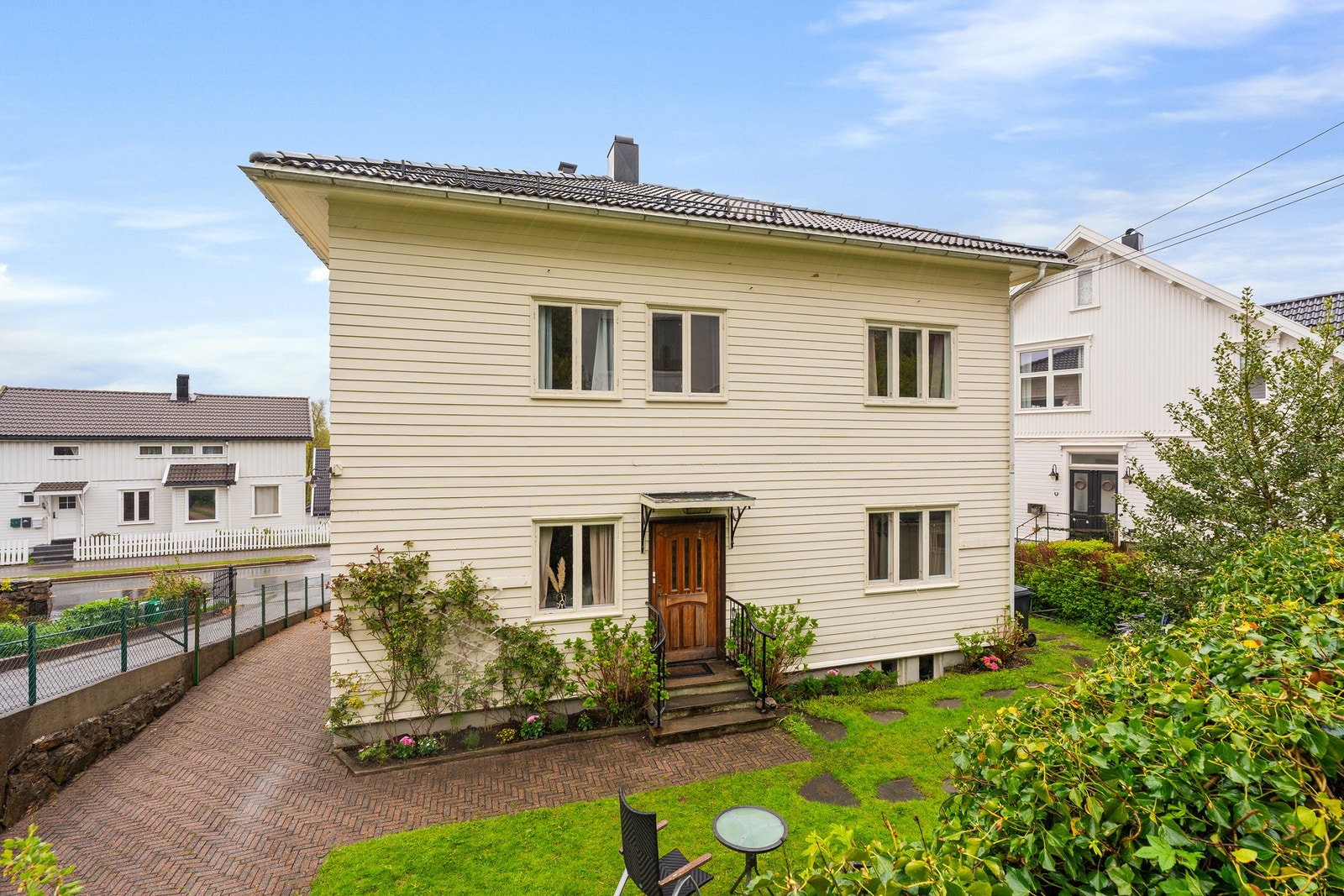 Lunt og fint i hagen Galleribilde