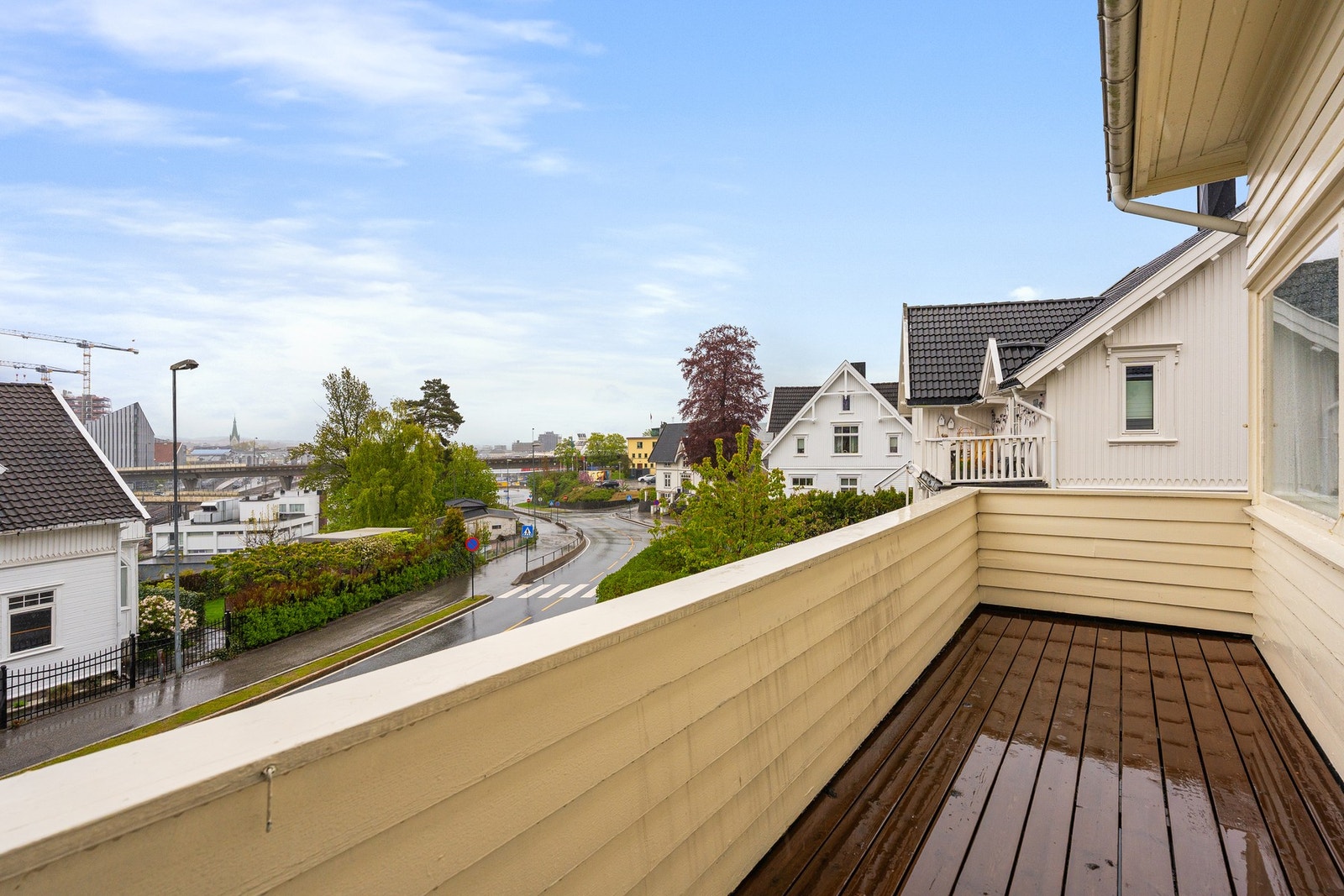 2.etg. veranda ut fra stue i 2.etasje Galleribilde