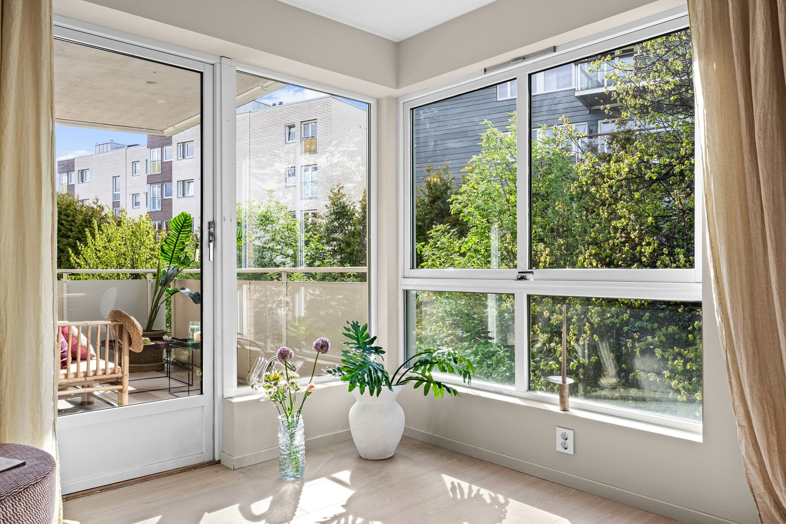 Fra stuen er det også direkte adkomst til en nordvestvendt balkong på 8 m2. Galleribilde