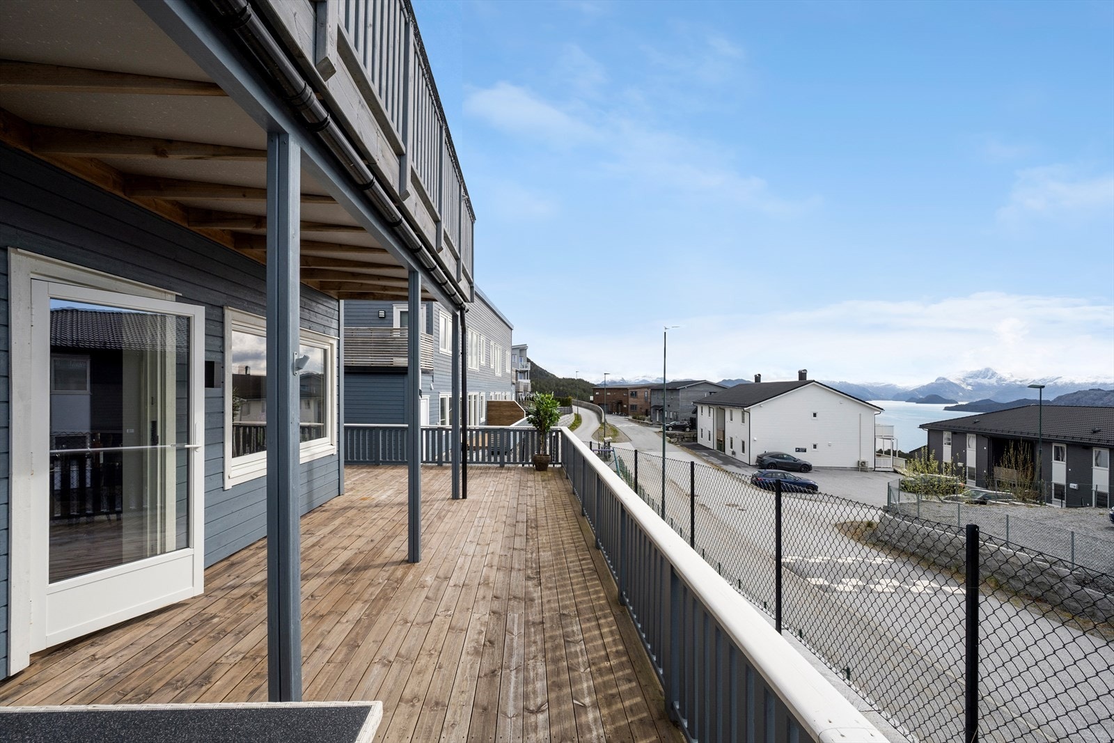 Fin utsikt mot Solheimsfjorden ! Galleribilde