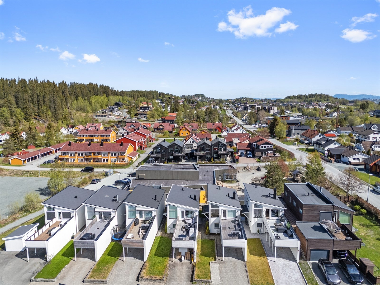 Drone over nærområdet Galleribilde