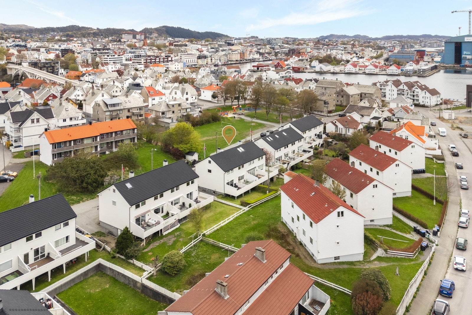 Her bor du med kort vei til det meste byen har å tilby, samtidig som området oppleves praktisk og lett tilgjengelig. Galleribilde