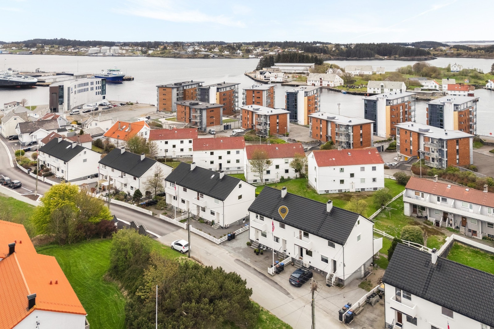 Her bor du med kort vei til det meste byen har å tilby, samtidig som området oppleves praktisk og lett tilgjengelig. Galleribilde