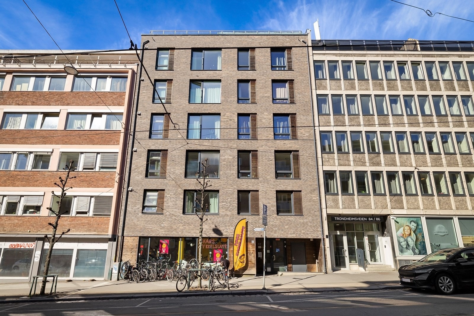 Det er heis i bygget. Mulighet for kjøp av garasjeplass, konferer med megler. Galleribilde