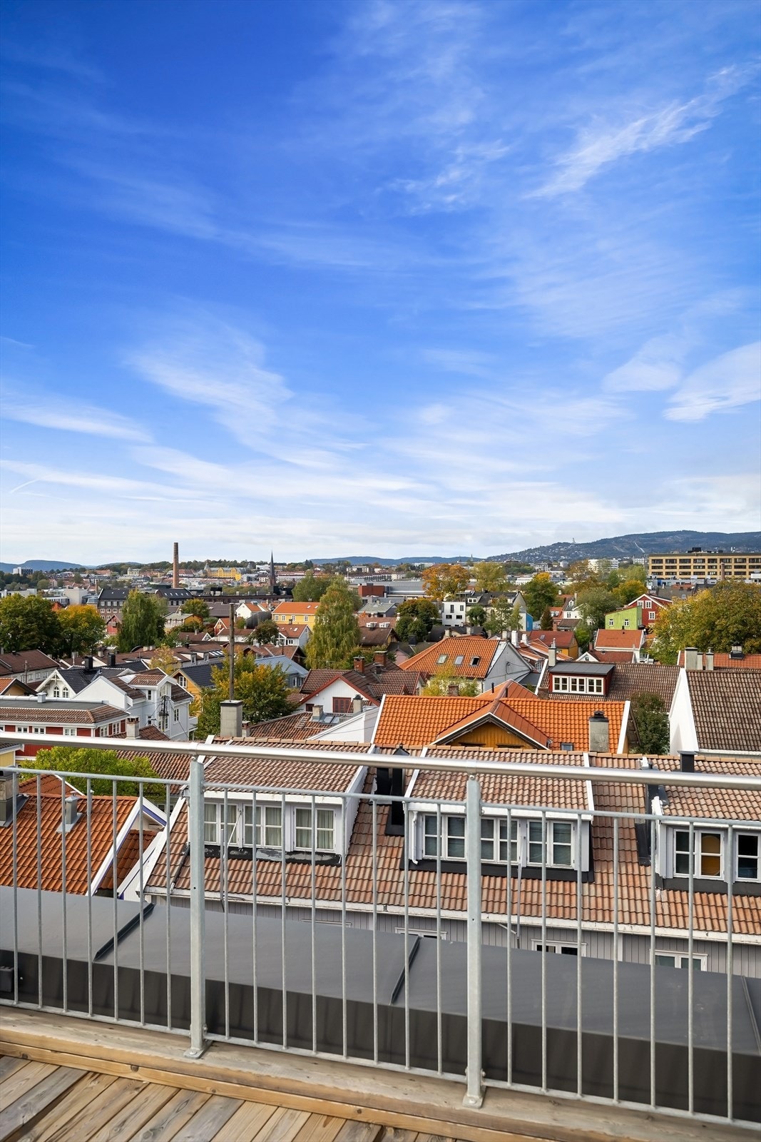 Beliggenheten er sentral med kort vei til Tøyenparken, Botanisk hage og Grünerløkkas pulserende liv. Galleribilde