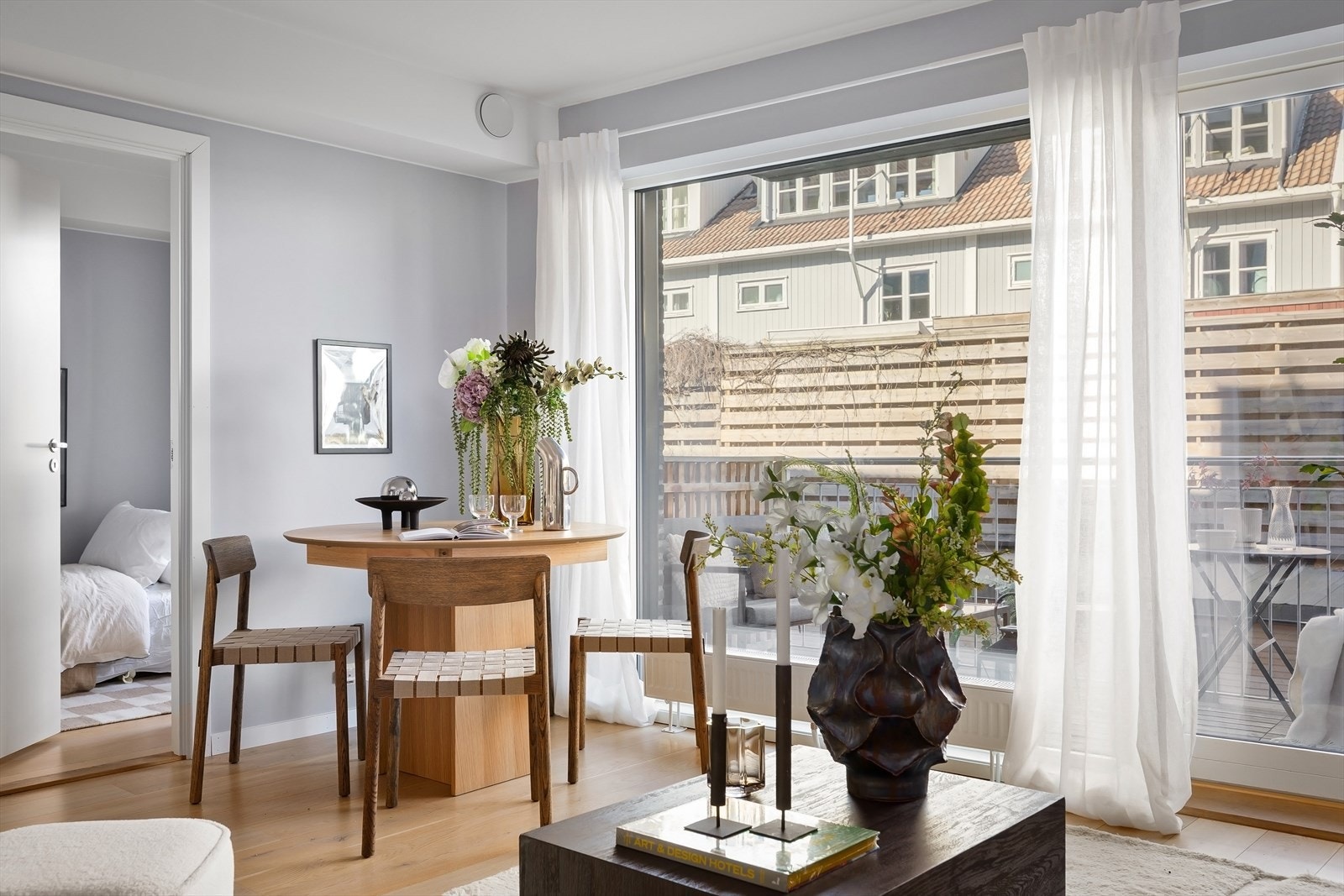 Leiligheten har en gjennomgående planløsning som gir gode lysforhold. Galleribilde