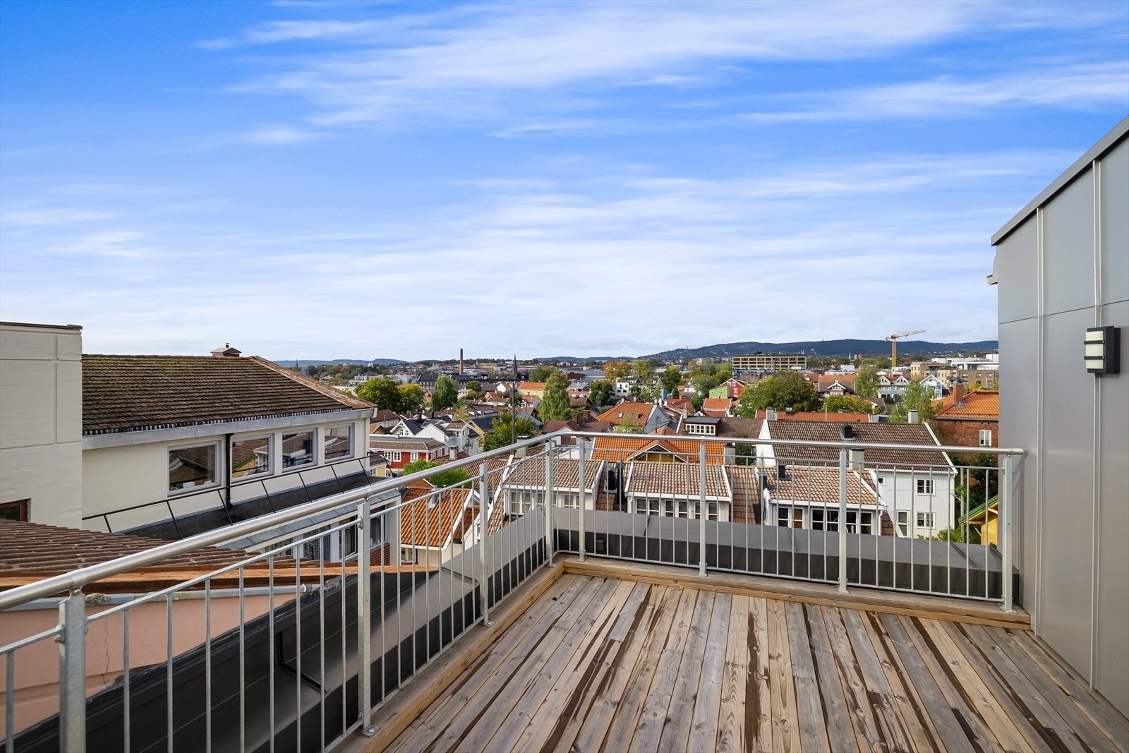Borettslaget har en stor, felles takterrasse med gode solforhold og flott utsikt. Galleribilde