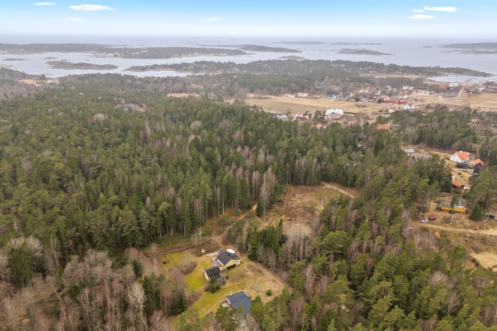Søndre Sandøy er anerkjent som Norges mest skogkledde øy, med flotte turmuligheter. Galleribilde