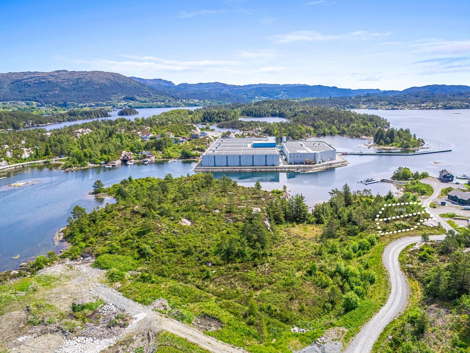 Tomtene har veiadkomst med teknisk anlegg som vann og avløp til tomtegrense Galleribilde