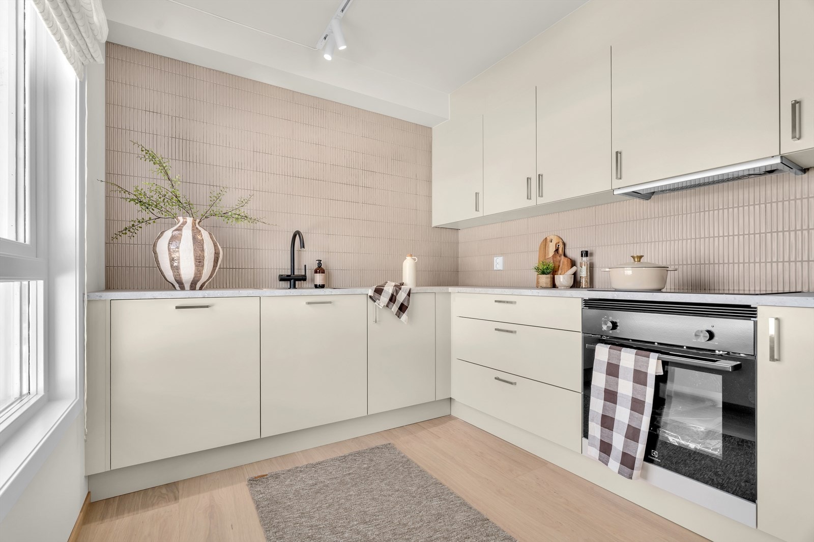 Alt er nytt og det er avtrekksvifte som er tilkoblet villavent system. Galleribilde