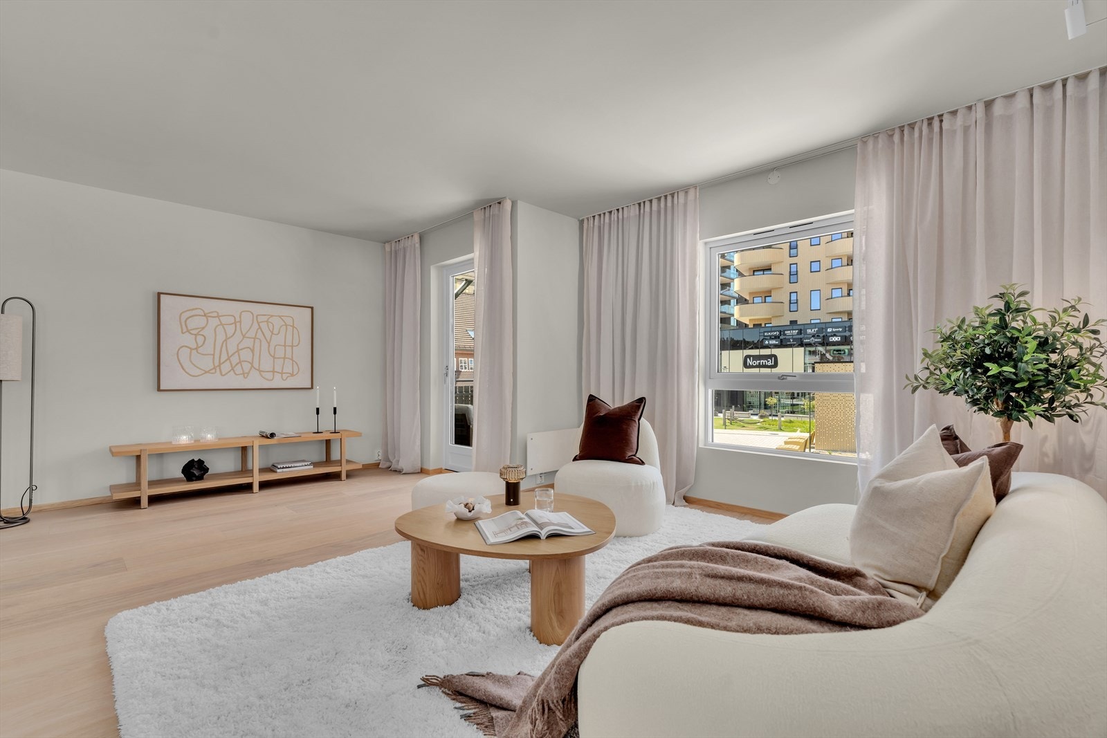 Leilighetsbygget er originalt fra 1997, men innvendig i leiligheten er så og si alt gjort. Galleribilde