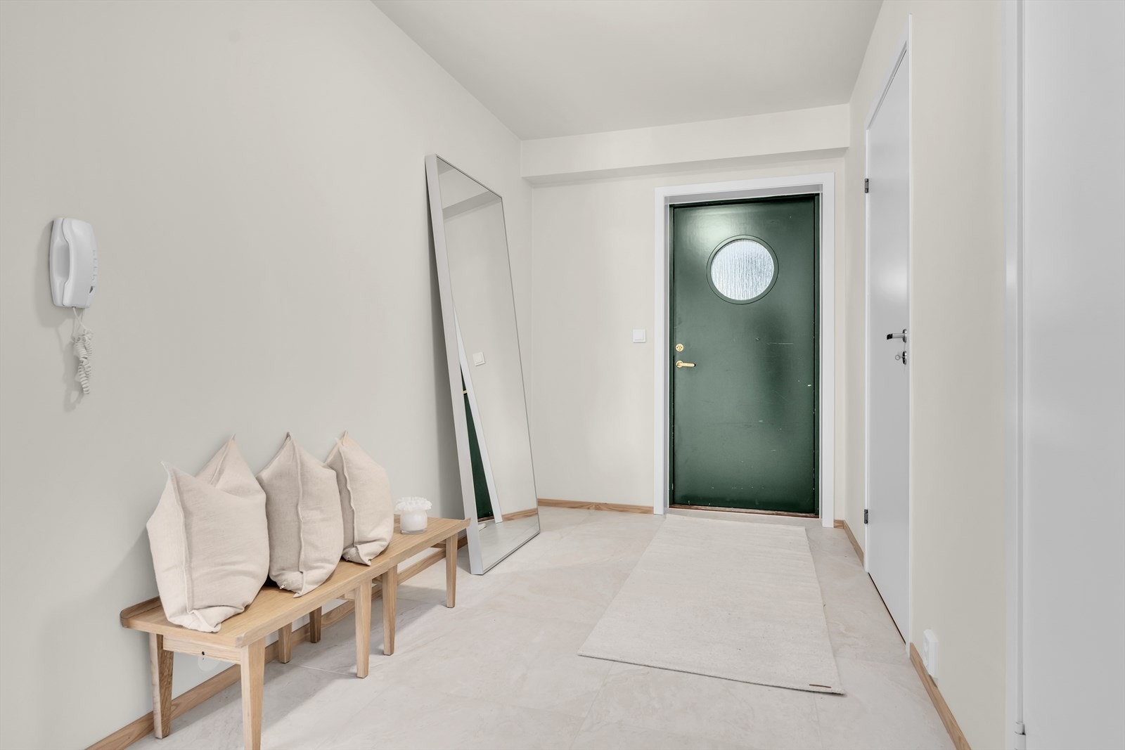 Leiligheten har en praktisk innvendig bod første dør til høyre i tillegg til bod i kjeller. Galleribilde