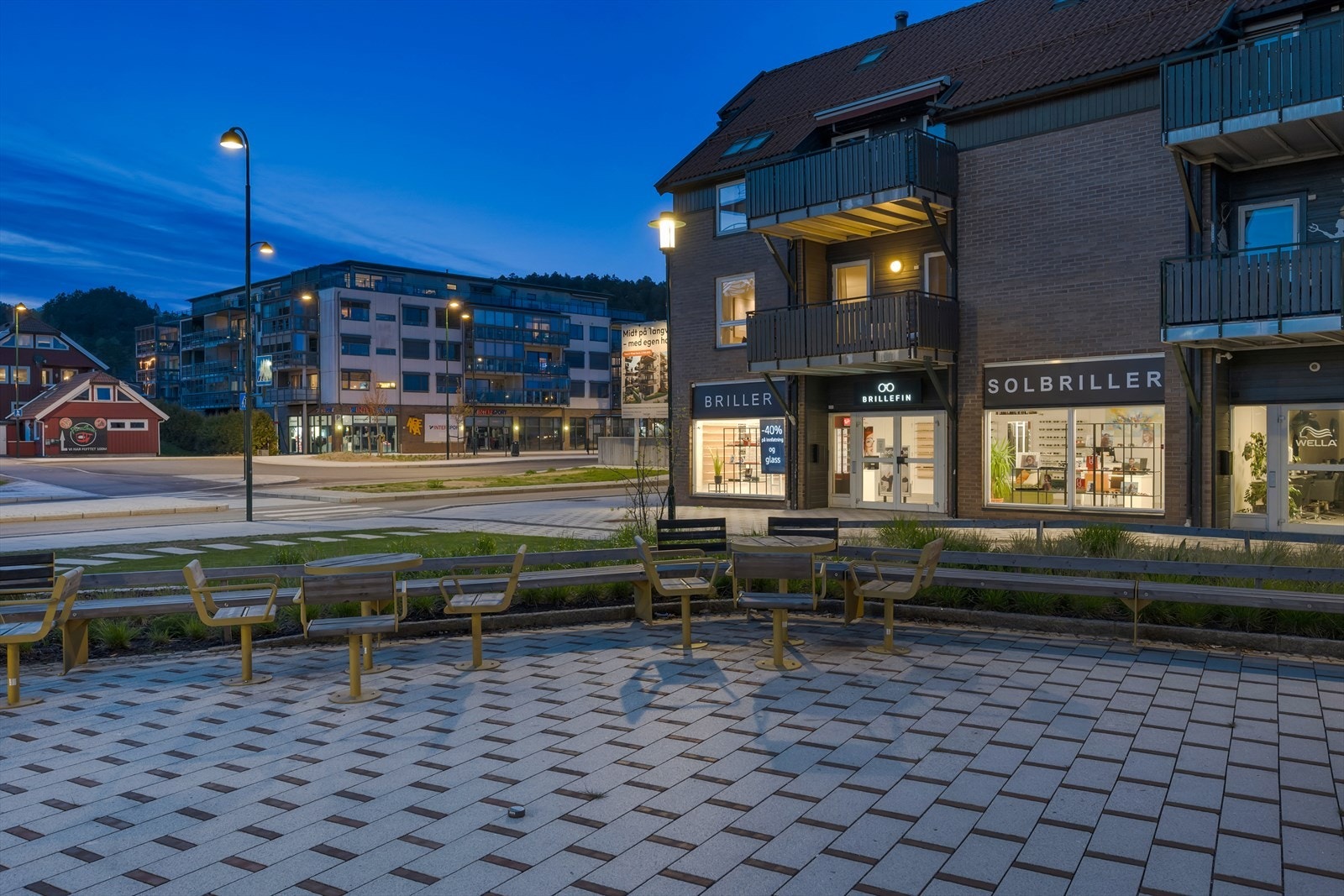 Området på Tangvall har nylig fått et ansiktsløft med opparbeidet park og torg. Galleribilde