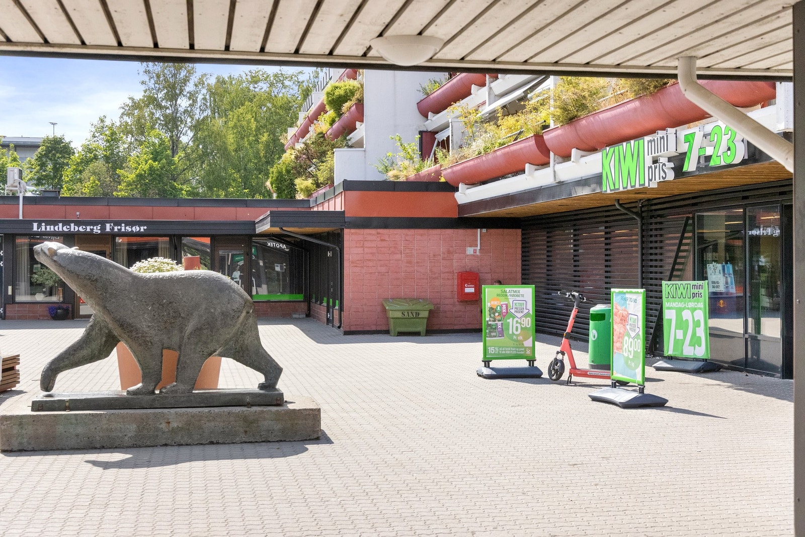 Like ved finner du også nærbutikken Kiwi. Galleribilde