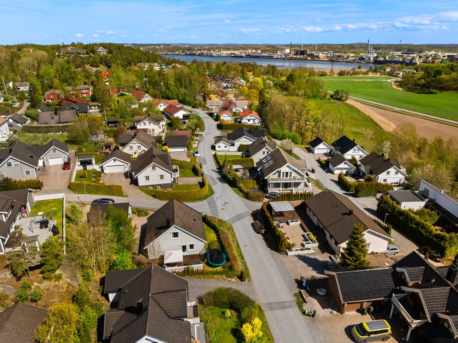 Fredrikstad sentrum, med sitt utvalg av butikker og tjenester, er kun en kort kjøretur unna. Galleribilde