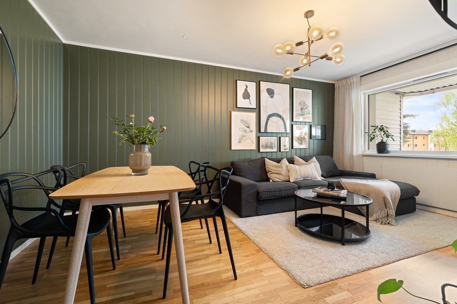 Leiligheten ligger i 2. etasje og inneholder entré, kjøkken, stue, bad og soverom. Galleribilde