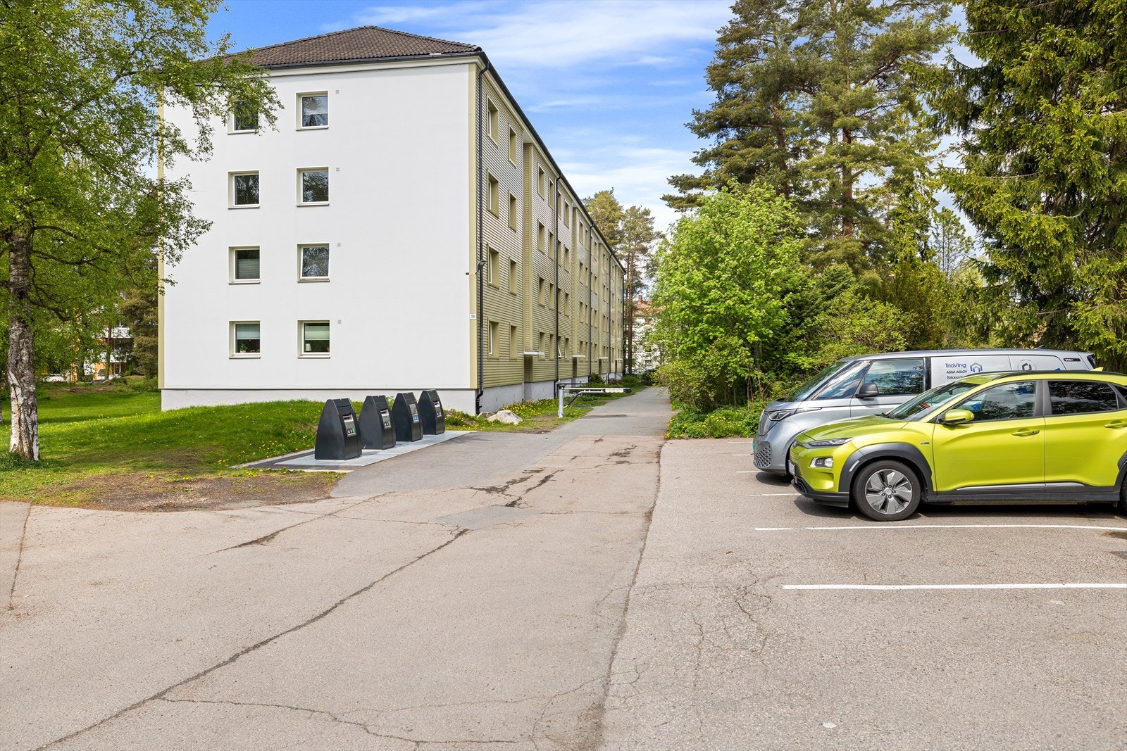 Borettslaget disponerer litt over 300 parkeringsplasser som leies ut etter ventelister. Galleribilde