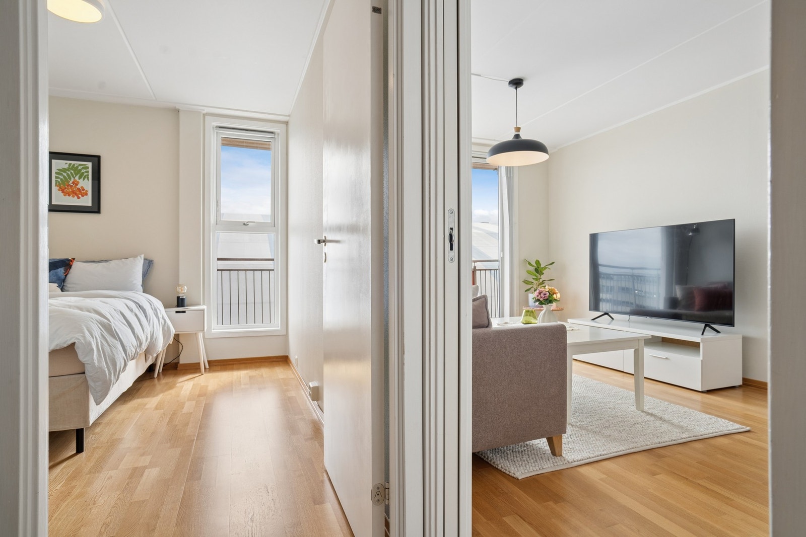 Fra gangen er det direkte tilgang til både soverom og stue. Galleribilde