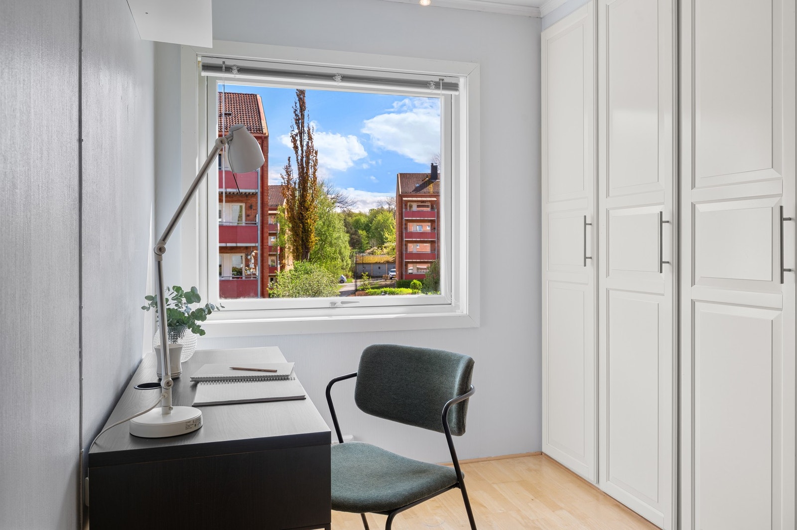 Leiligheten ligger i et stille og rolig boområde. Galleribilde