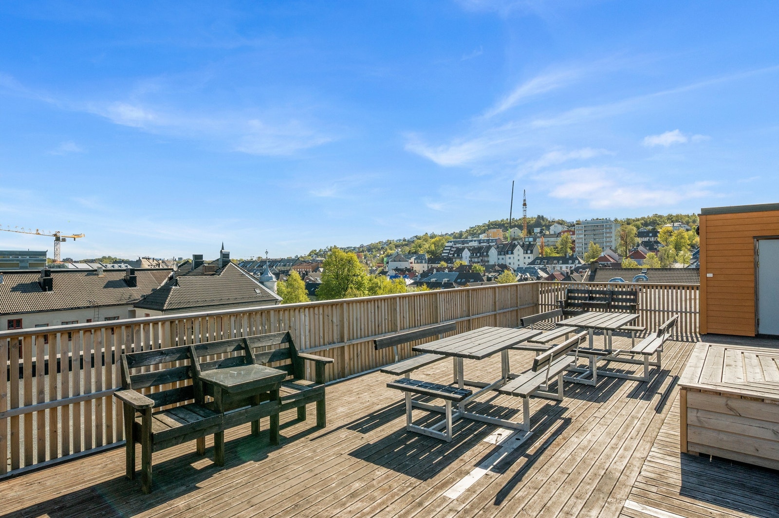 Sameiet har en felles takterrasse med svært gode solforhold og nydelig utsikt. Galleribilde