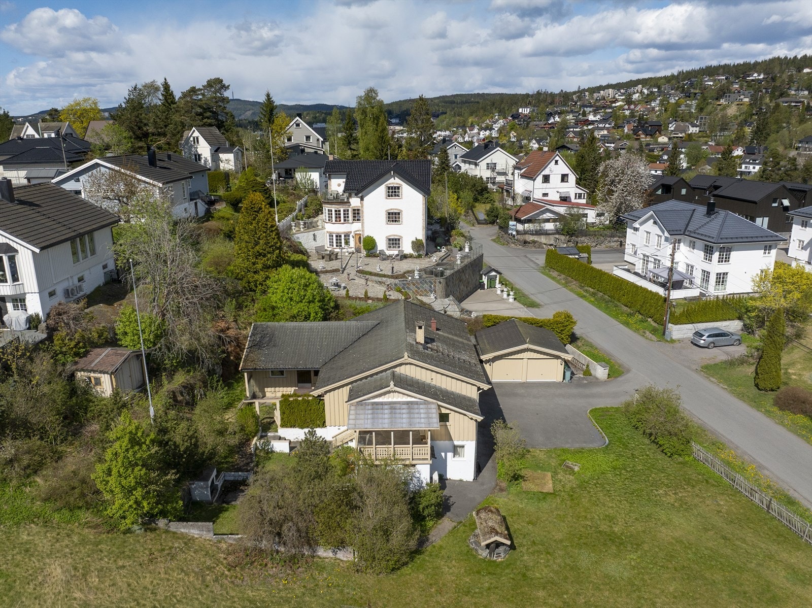 Her ifra er det kort avstand til flere turområder både i Østmarka men også langs Langvannet. Galleribilde