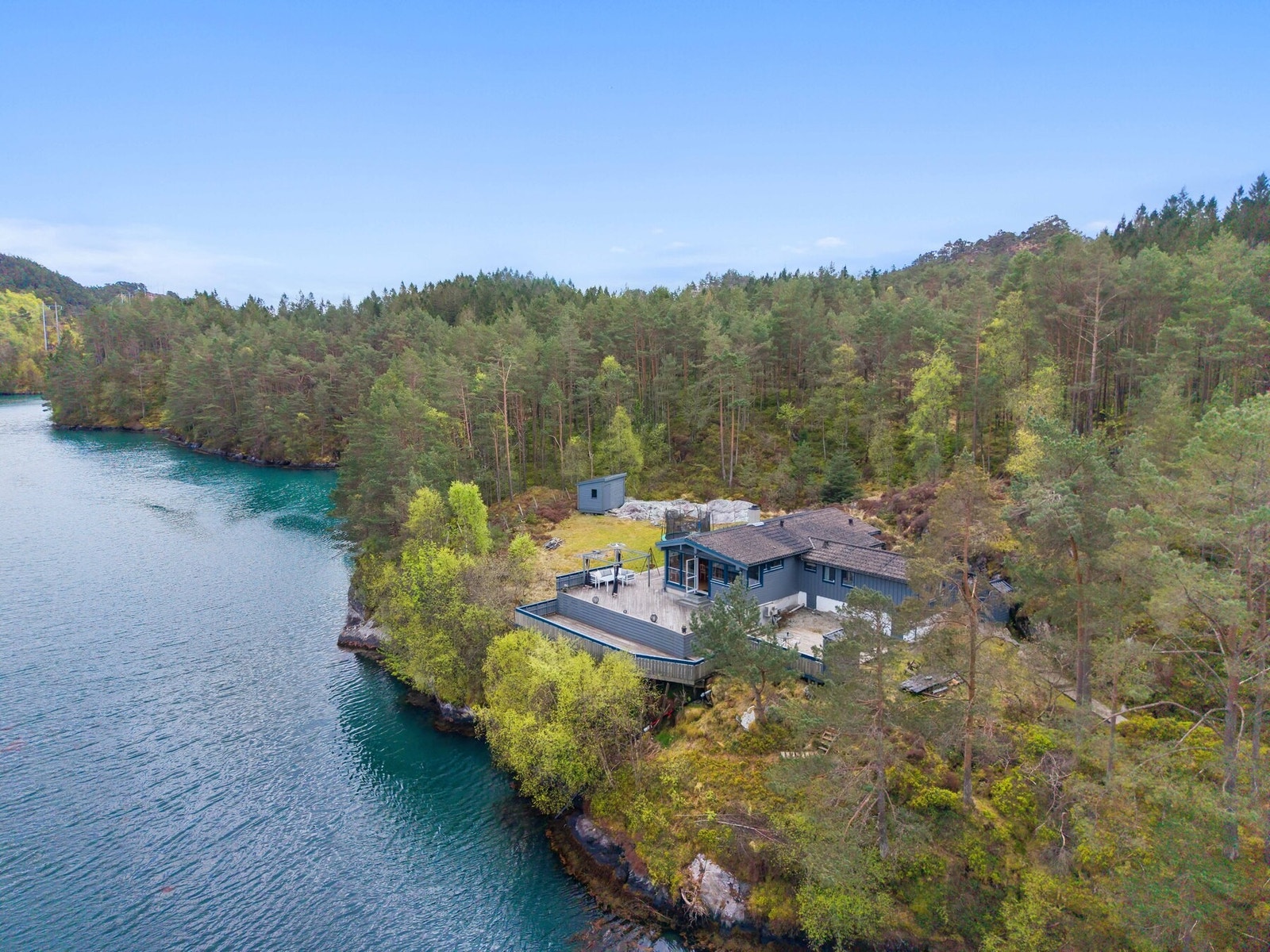 Eier leier i dag båtplass i Naustvågen for kr 13 000,- per år. Leien er betalt frem til mai 2027, og avtalen fornyes løpende. Galleribilde