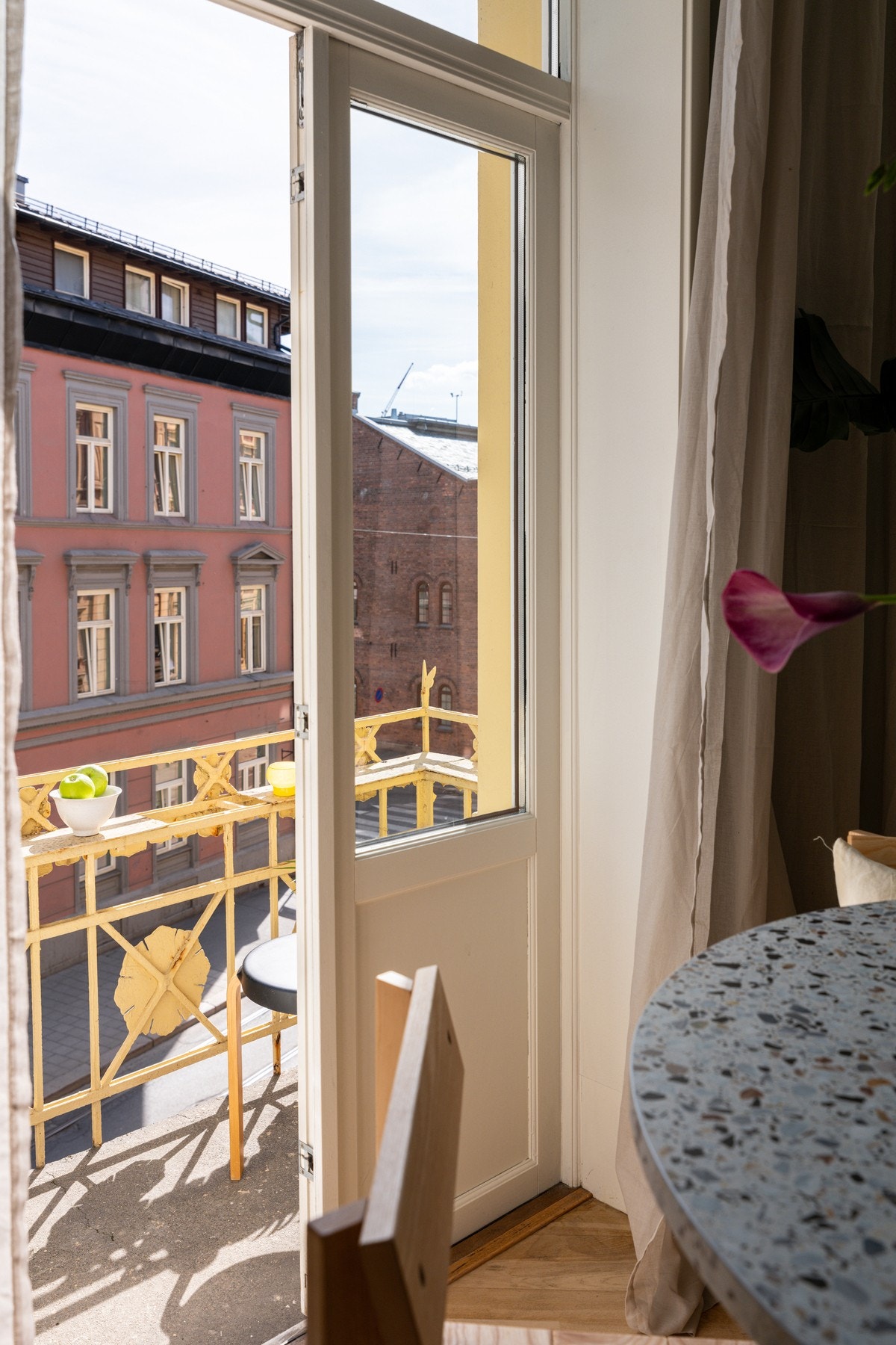 Direkte utgang fra stuen til balkong Galleribilde