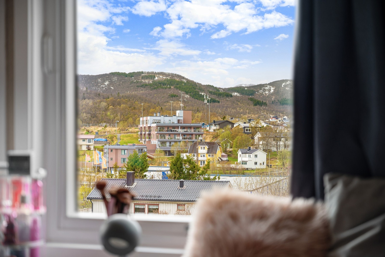 Koselig utsikt fra sengekanten Galleribilde