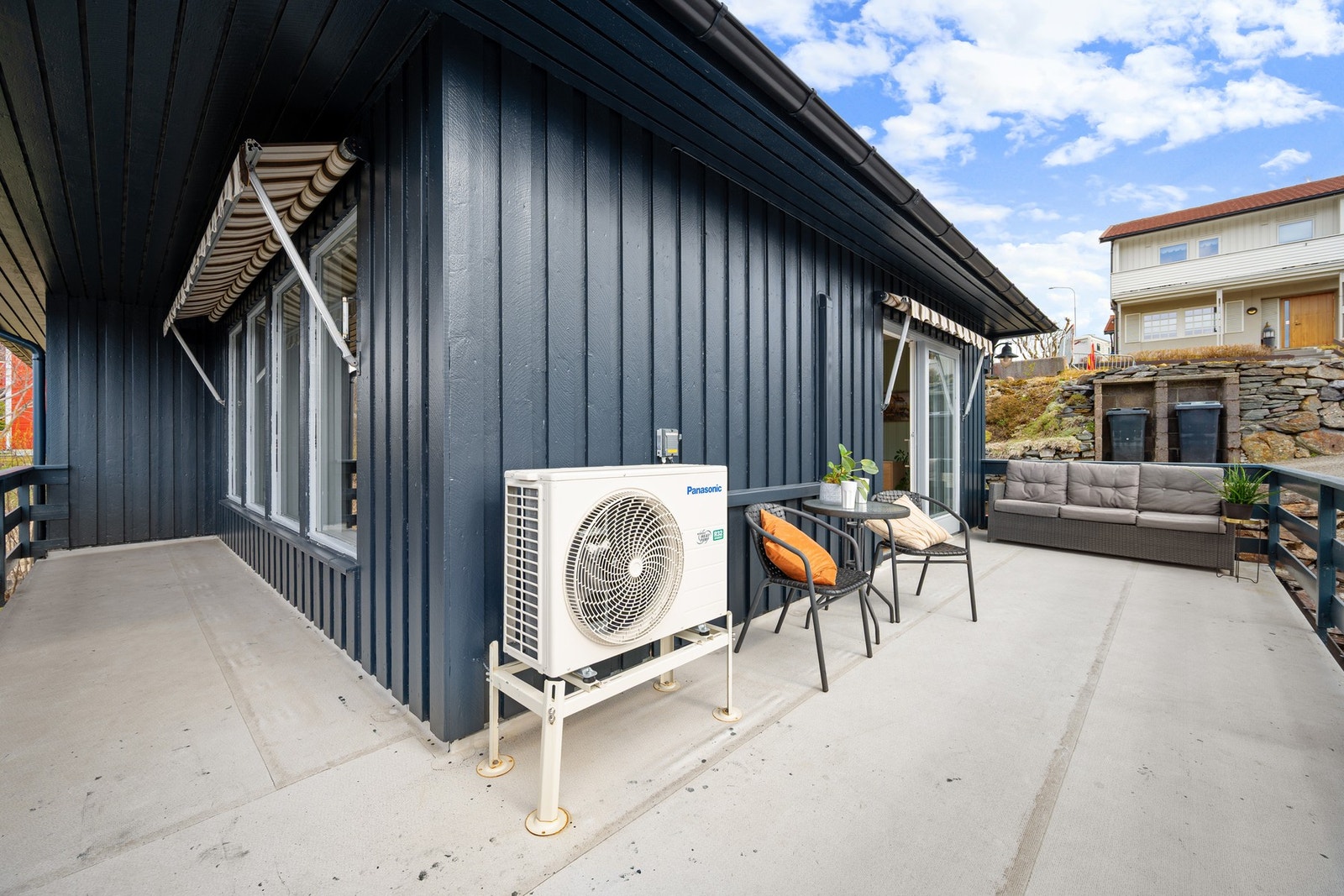Det er god plass til utemøbler og grill Galleribilde