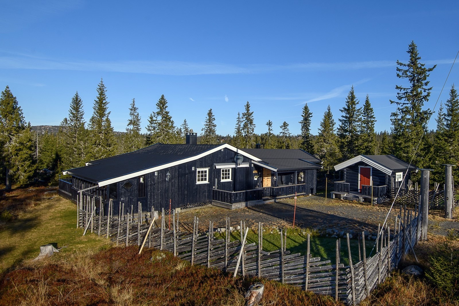 Rømåsen 525 er et hyggelig hyttetun, med et uteområde som er omrammet med skigard. Galleribilde