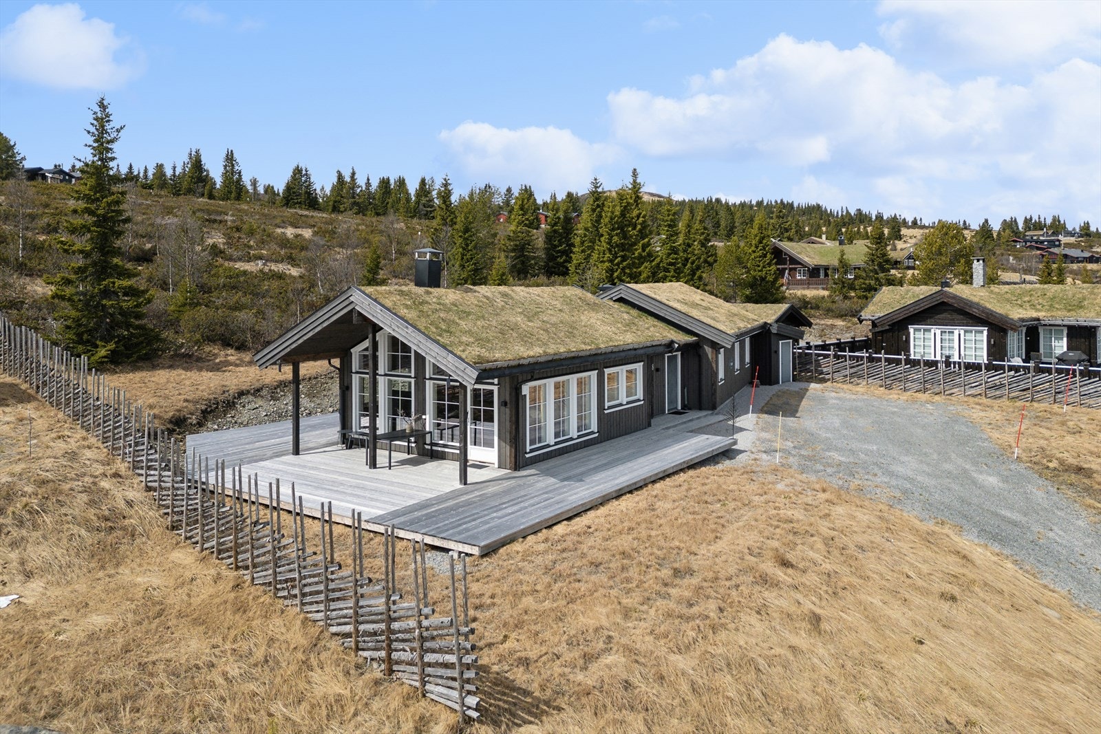 Solrik og stor eiet tomt på ca. 1,6 mål! Galleribilde