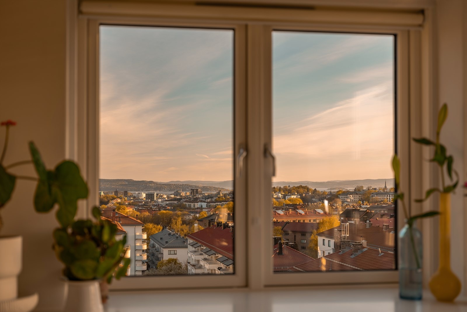 Du bor usjenert og privat, med en imponerende utsikt som kan nytes fra alle rom - en sjelden kombinasjon av ro og spektakulære omgivelser. Galleribilde