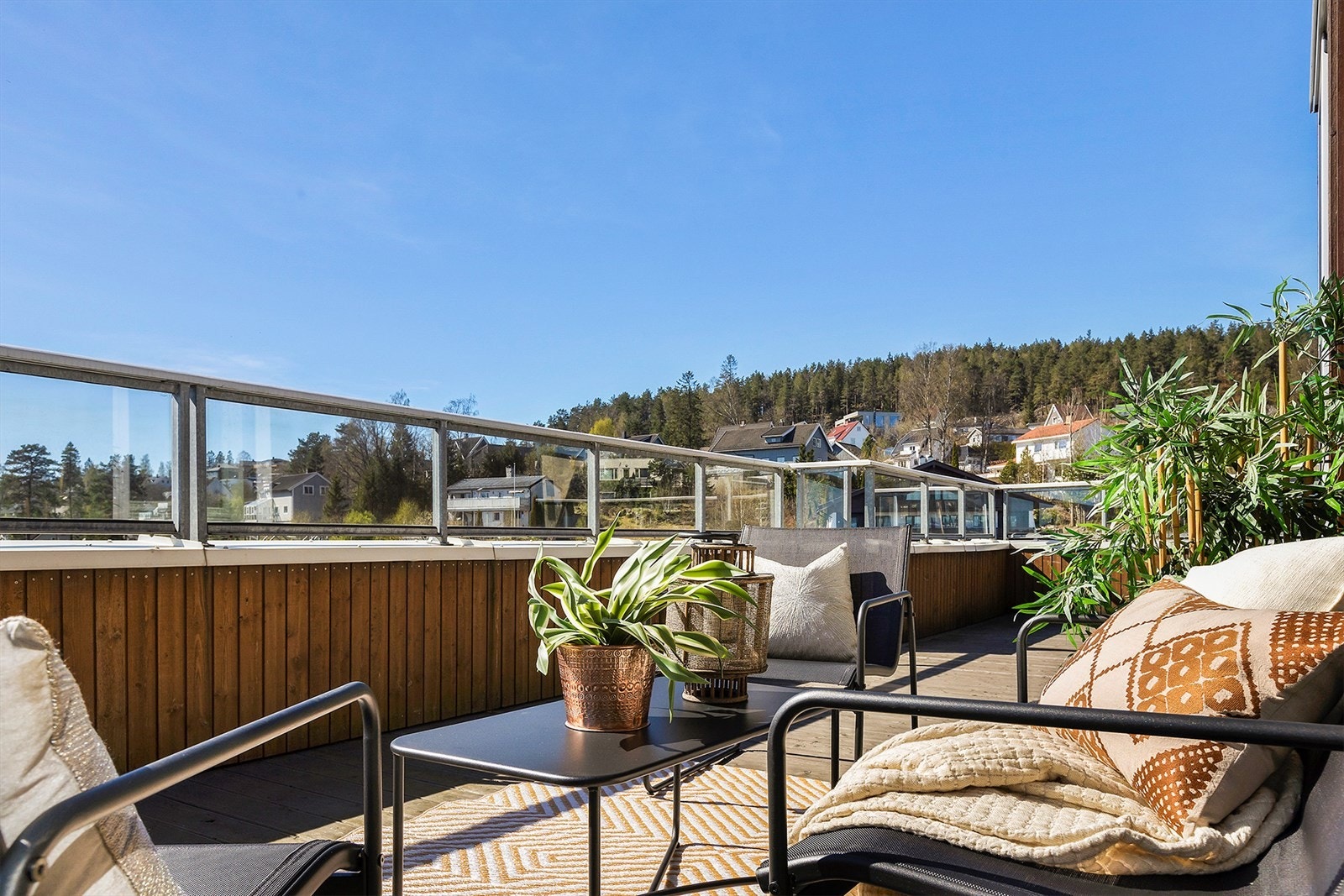 Uteområdet fremstår som et naturlig oppholdsareal i direkte tilknytning til boligen Galleribilde