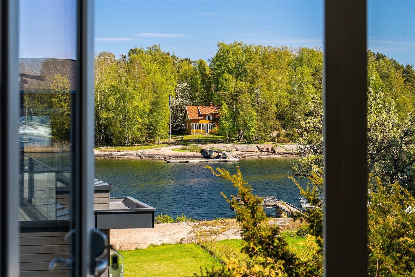 Nyt den maritime atmosfæren i Nesbryggen. Galleribilde