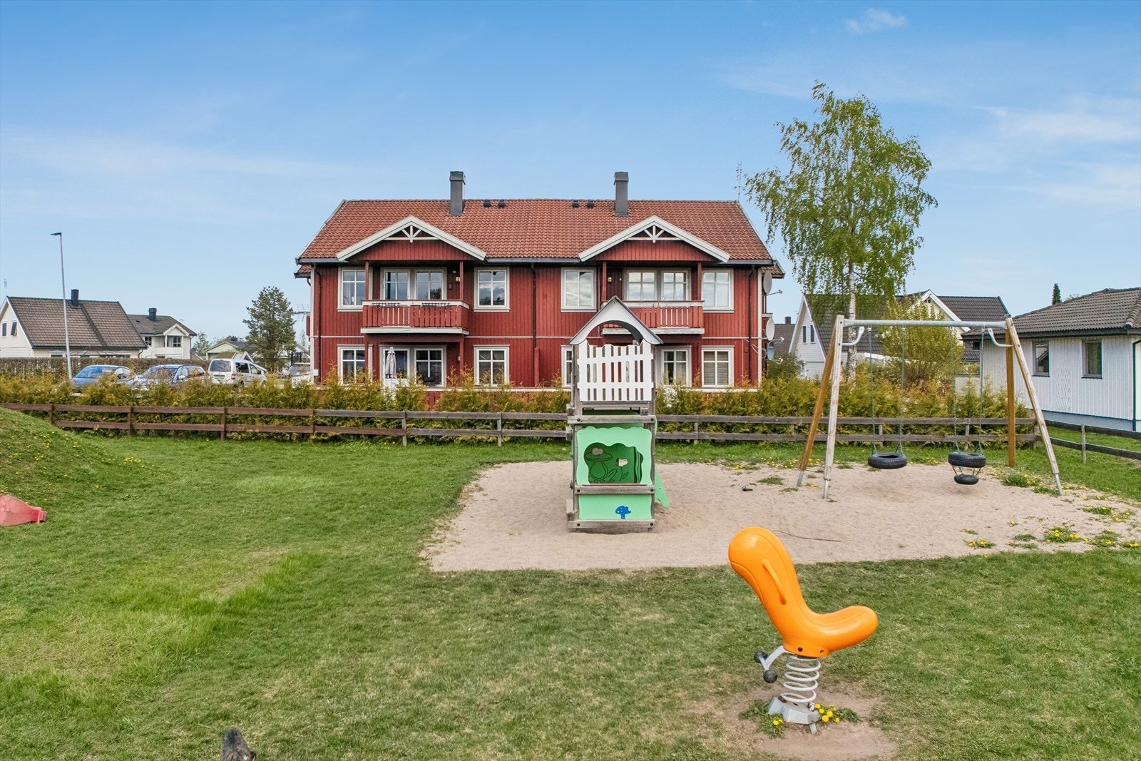 Eiendommen ligger i et barnevennlig område med kort gangavstand til Stange skole og Nerby barnehage. Galleribilde