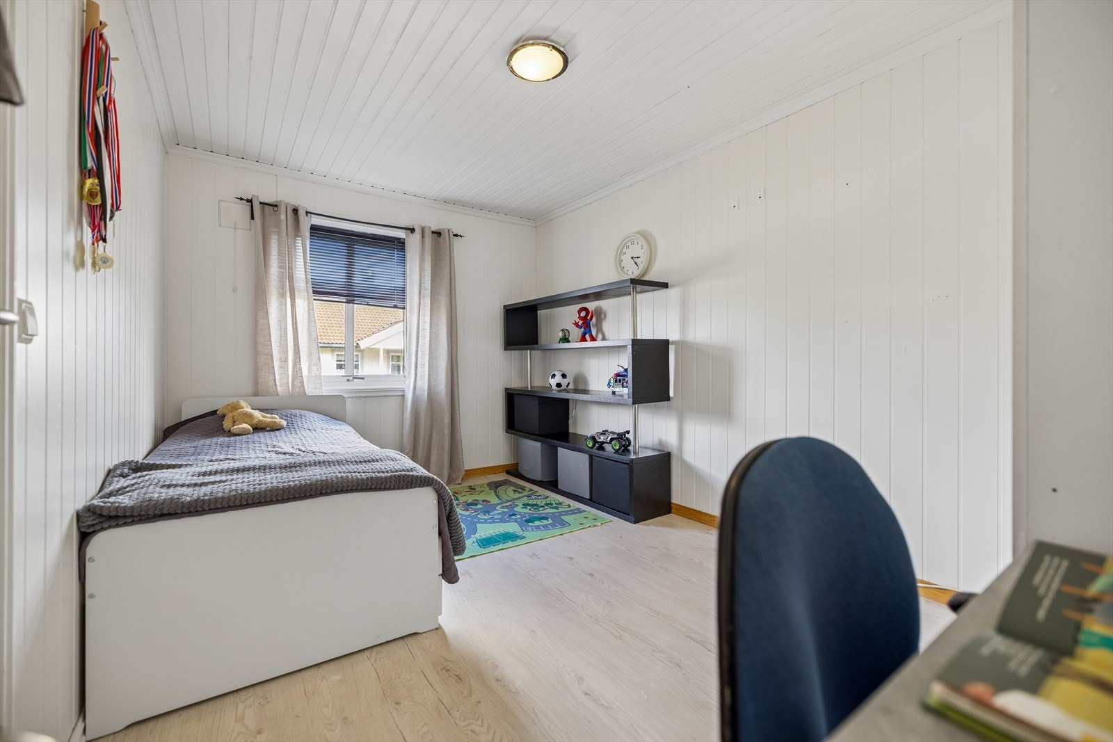 Det andre soverommet passer utmerket som barnerom, gjesterom eller kontor, alt etter behov. Galleribilde