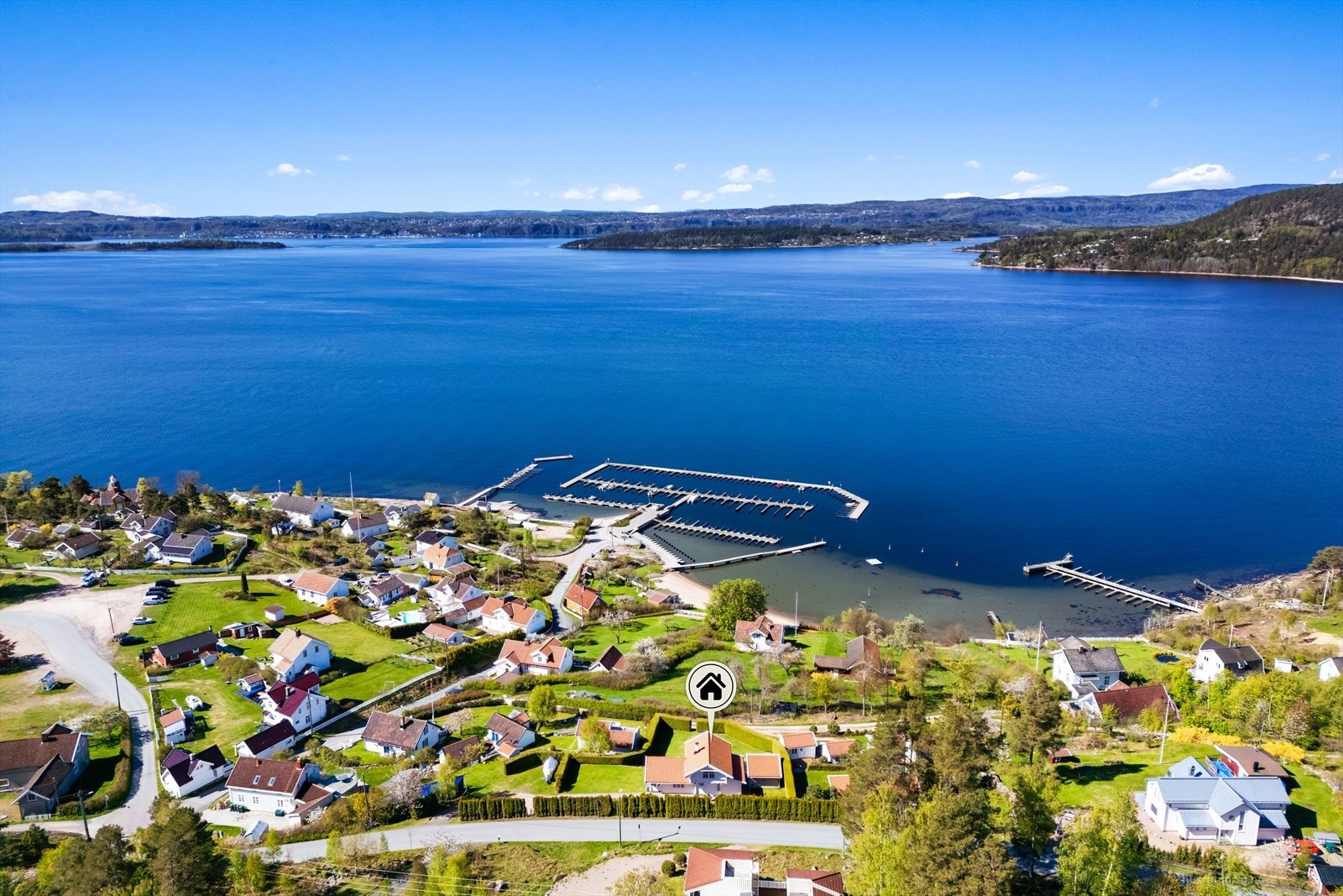 Beliggenheten gir kort reisevei til byer som Drammen og Oslo. Galleribilde