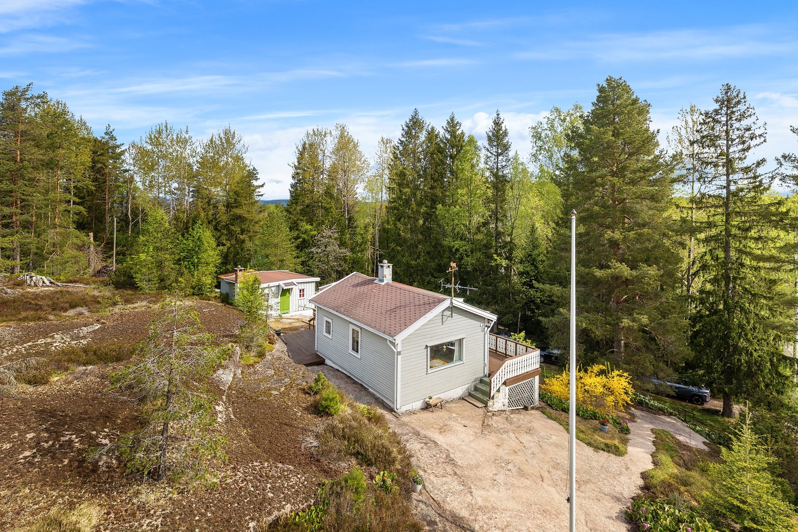 Eiendommen har en naturskjønn beliggenhet på Spikkestad Galleribilde