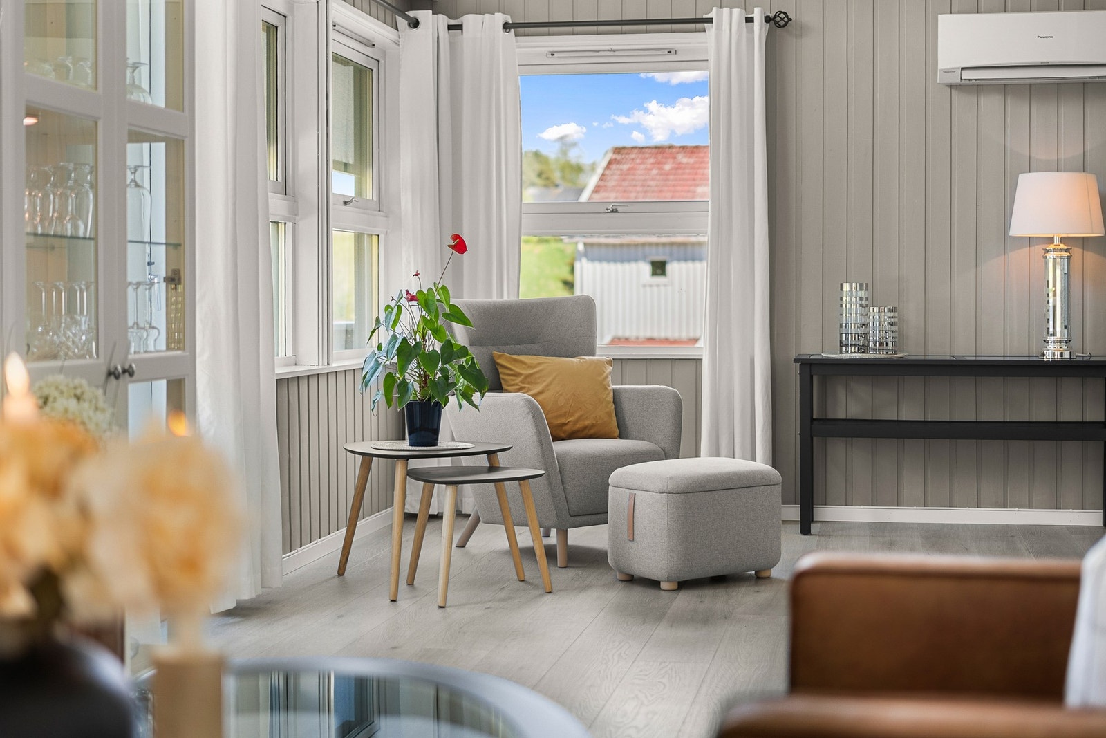 Stuens størrelse gir rom for å dele opp rommet i ulike soner etter eget ønske. Galleribilde