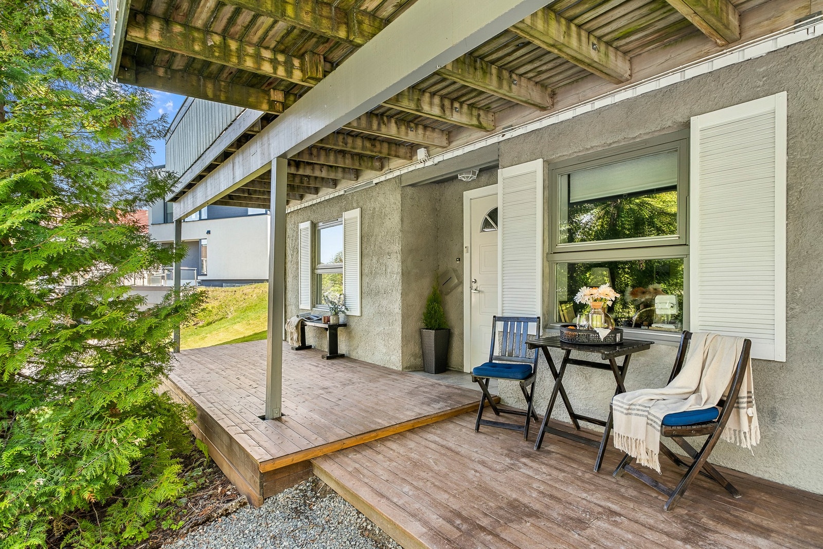 Ved inngangspartiet er det en romslig terrasse på 18 kvm. Galleribilde