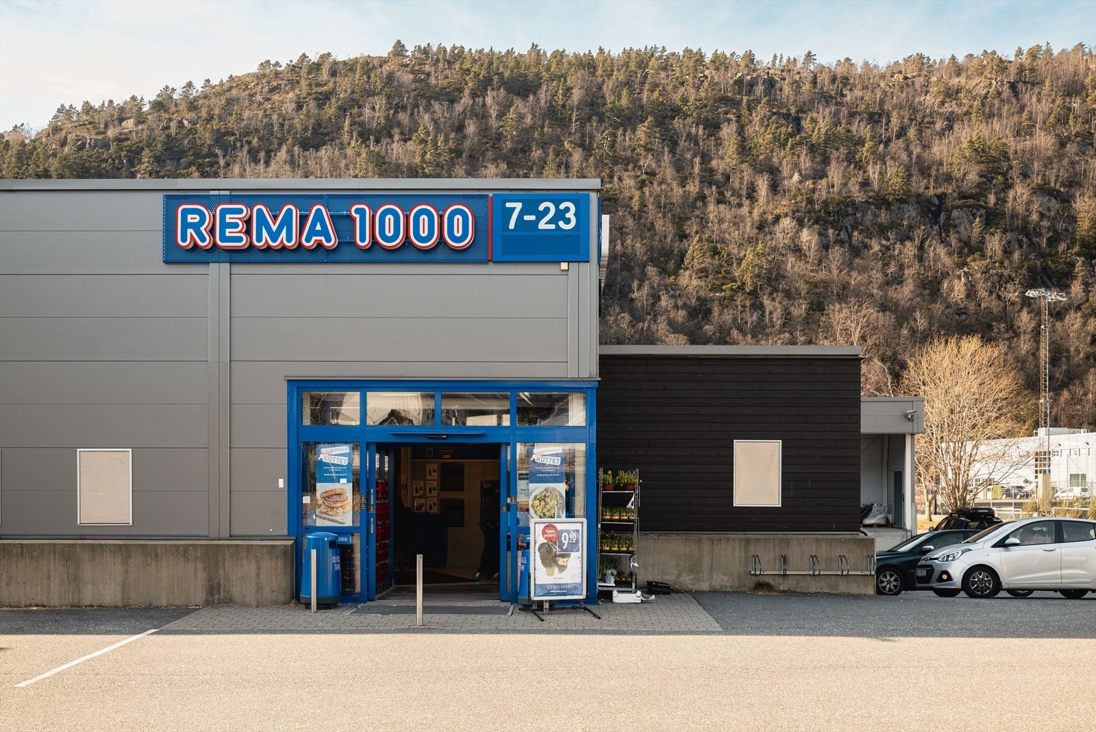 Det er flere dagligvarebutikker innenfor kort gange. Galleribilde