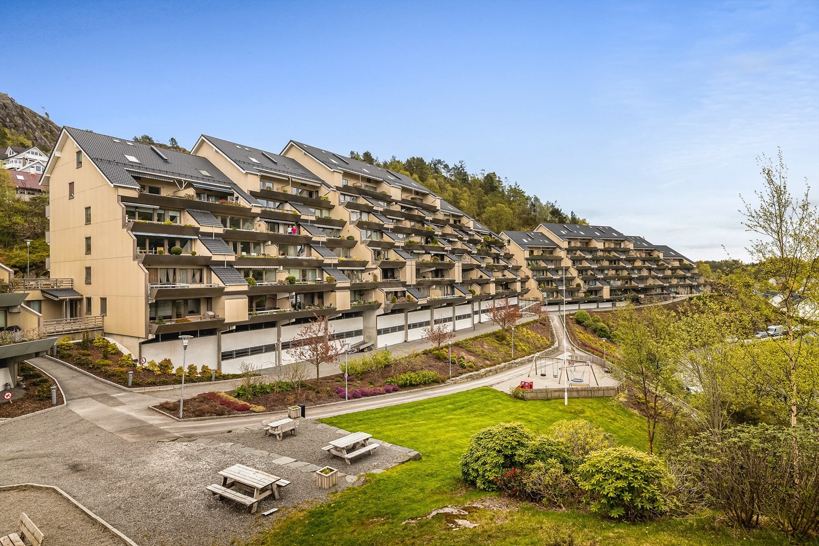 Vestlien Terrasse er et veletablert borettslag med 166 leiligheter og egen vaktmester. Galleribilde